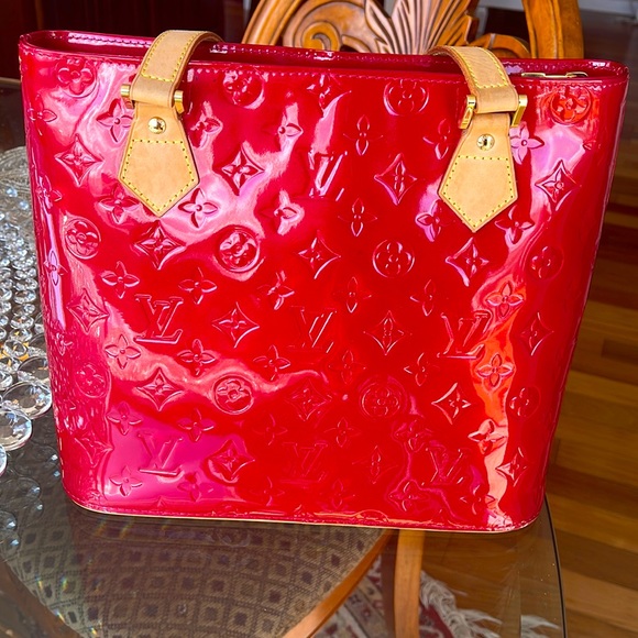 Louis Vuitton Handbags - Louis vuitton 100% authentic shoulder bag